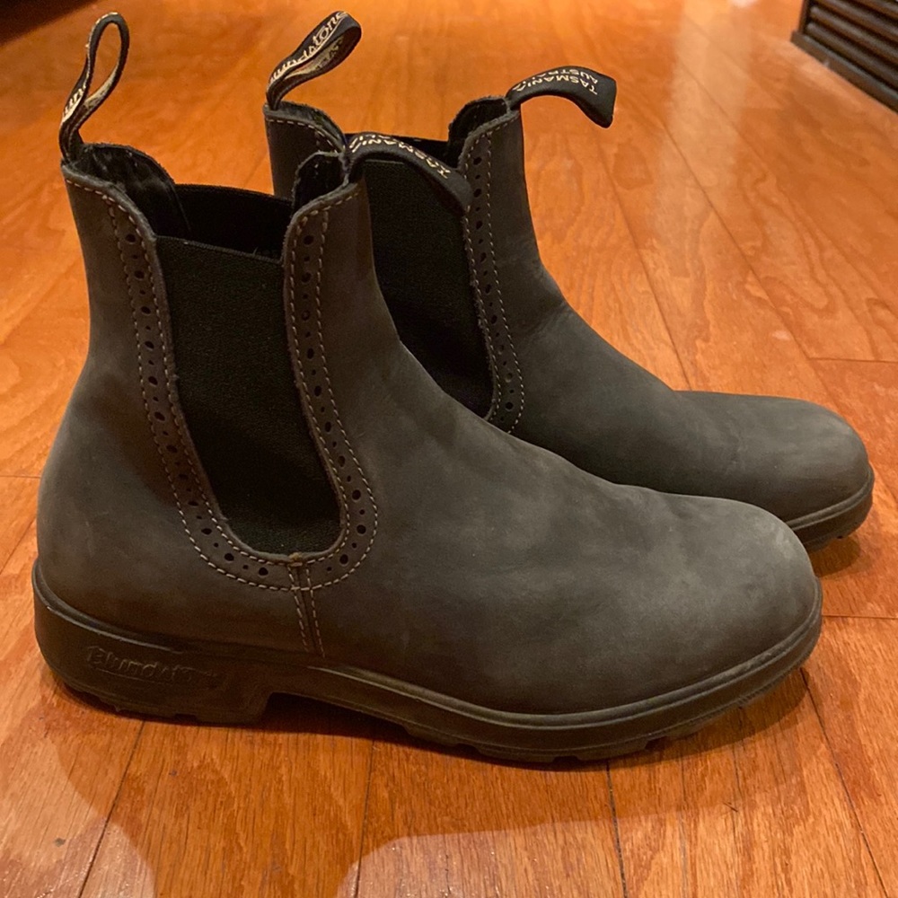 Blundestone boot size 6 . Fits like womens 8.5-9